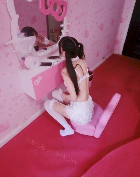 年轻的女教师2完整版_免费高清在线观看