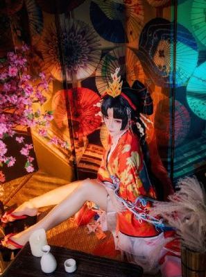 亲嘴舌头伸进去摸她的胸_正片免费观看